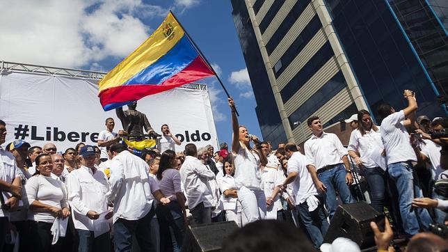 Los venezolanos reclaman en las calles de Caracas libertad para Leopoldo López Los venezolanos reclaman en las calles de Caracas libertad para Leopoldo López