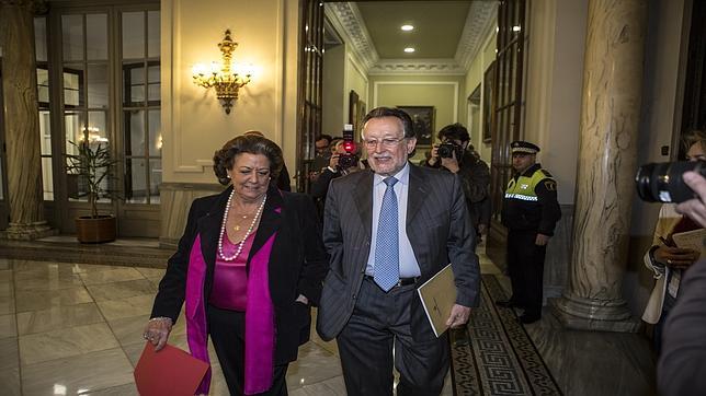 Rita Barberá y Alfonso Grau, ayer, en el Ayuntamiento