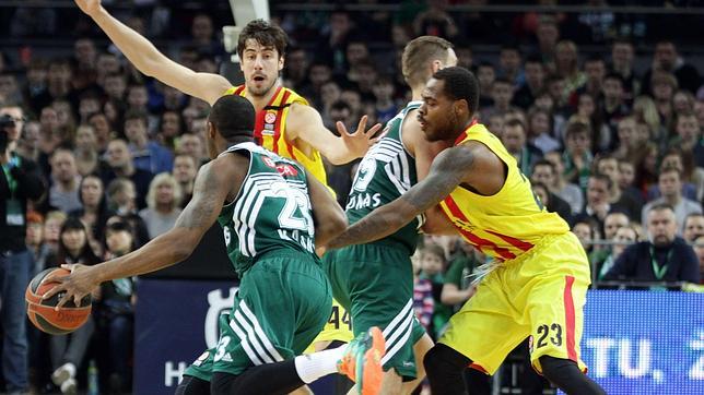 El Barça gana en Kaunas y aún sueña con el liderato