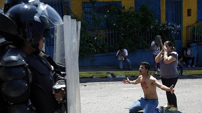 La Venezuela de Maduro: asesinatos, impunidad y detención arbitraria de disidentes La Venezuela de Maduro: asesinatos, impunidad y detención arbitraria de disidentes