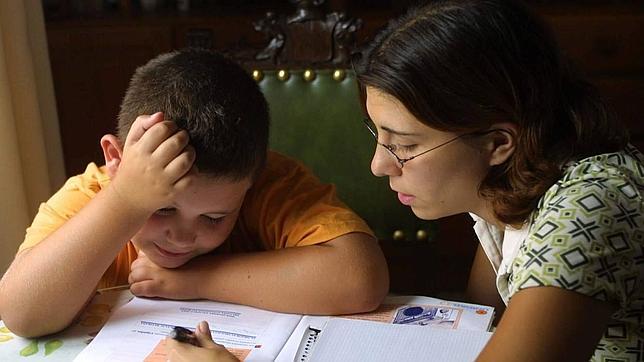 Casi la mitad de los alumnos españoles invierten entre 60 y 120 minutos cada día en hacer en casa los trabajos que mandan los profesores