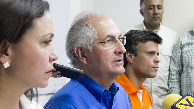 Una veintena de expresidentes iberoamericanos piden a Maduro que libere a López y Ledezma