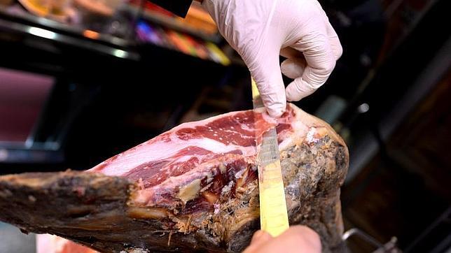 Desde que se producen hasta que se consumen, los alimentos recorren muchas etapas en una cadena en la que van apareciendo peligros