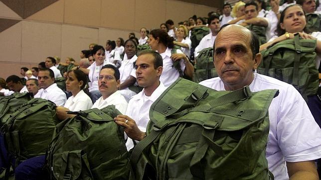 Los médicos venezolanos abandonan el país en masa 