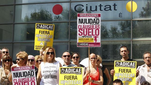 Muchos ciudadanos no están contentos con las condiciones de sus hipotecas