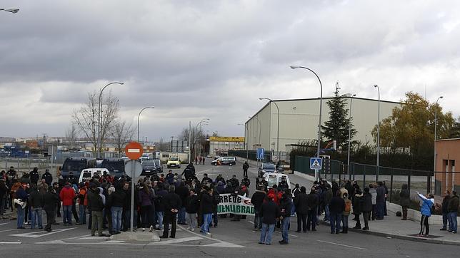 Una de las múltiples concentraciones que han tenido lugar contra el cierre de la planta de Fuenlabrada