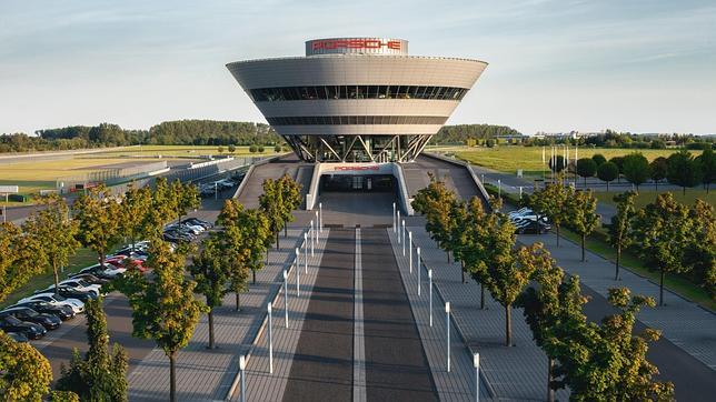 Entrada de la fábrica de Porsche, en Leipzig