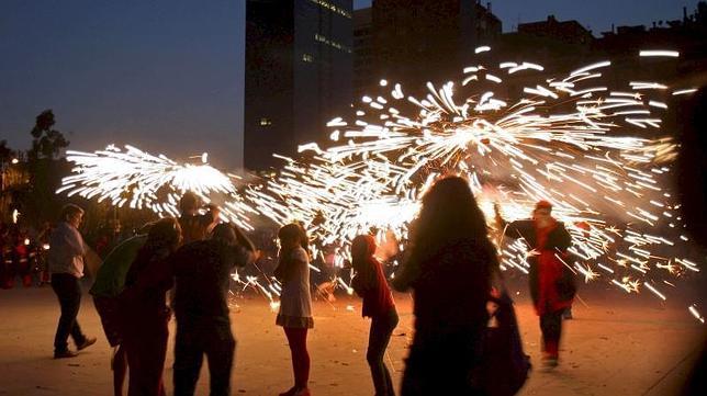 View La Noche De San Juan En Barcelona Gif