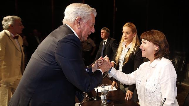 Vargas Llosa cuestiona la limpieza de las próximas legislativas de Venezuela Vargas Llosa cuestiona la limpieza de las próximas legislativas de Venezuela