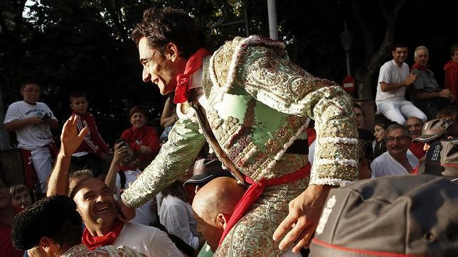 Francisco Marco, a hombros en Pamplona