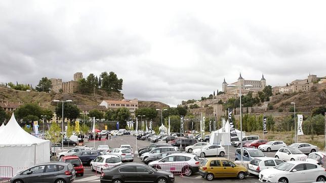 En octubre, el nuevo aparcamiento de Azarquiel acogió la Feria del Automóvil