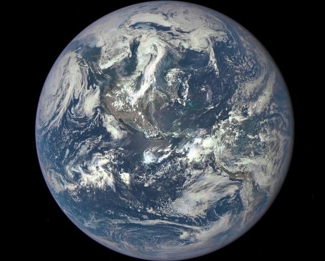La imagen completa de la Tierra publicada este lunes 20 de julio por la NASA