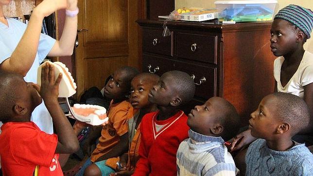 Enseñando a los niños a cuidar su boca