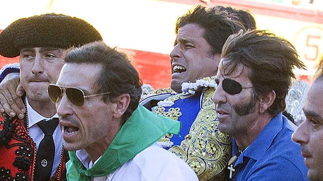 La cara del dolor de Paquirri camino de la enfermería de la plaza de Huesca