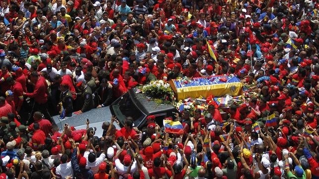 Cuando Colombia «expropió» el coche fúnebre de Hugo Chávez Cuando Colombia «expropió» el coche fúnebre de Hugo Chávez