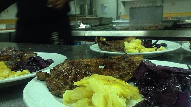 Las cocinas del restaurante Aurelio a pleno rendimiento