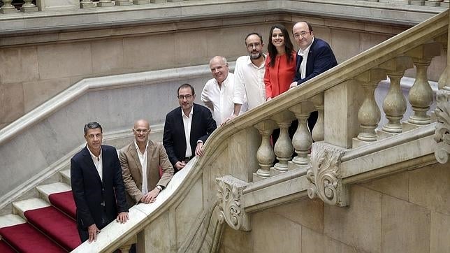Los candidatos de las elecciones catalanas posando