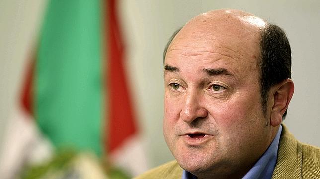 Andoni Ortuzar, durante su comparecencia, este lunes, en la sede de Sabin Etxea del PNV