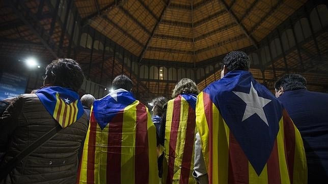 Catalanes votan para la consulta sobr la independencia en Cataluña el pasado 9 de noviembre