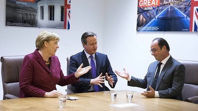 Angela Merkel, David Cameron y François Hollande, en Bruselas