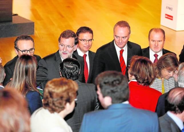 Mariano Rajoy, ayer en Alicante con Serafín Castellano, Alberto Fabra y Alejandro Font de Mora