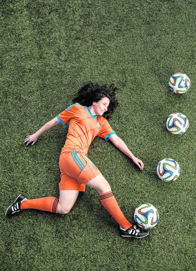 Ivana Andrés posa para ABC en las instalaciones deportivas del Valencia