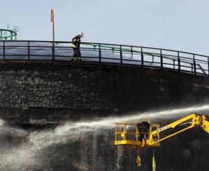 Un Incendio En Un Tanque Del Puerto De La Luz Provoca Dos Heridos Graves