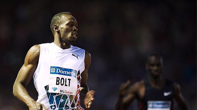 Bolt gana los 200 en su «pista negra»