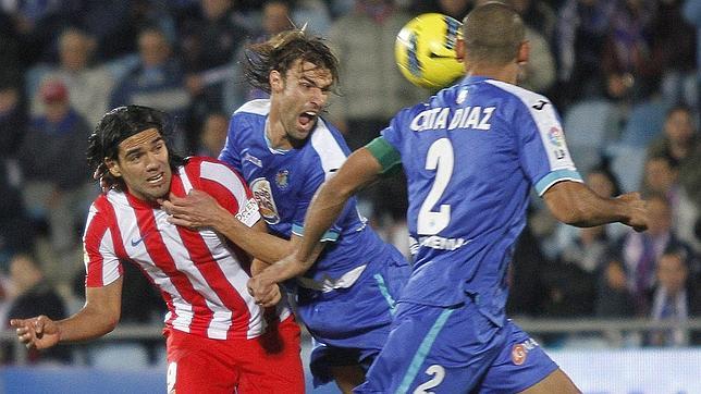El Atlético se estrella ante diez