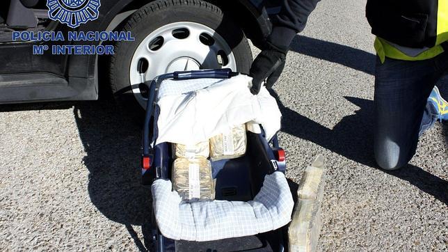 Diez kilos de hachís escondidos en la silla del bebé