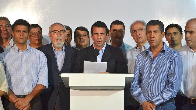 La oposición elige a Capriles como candidato a las presidenciales