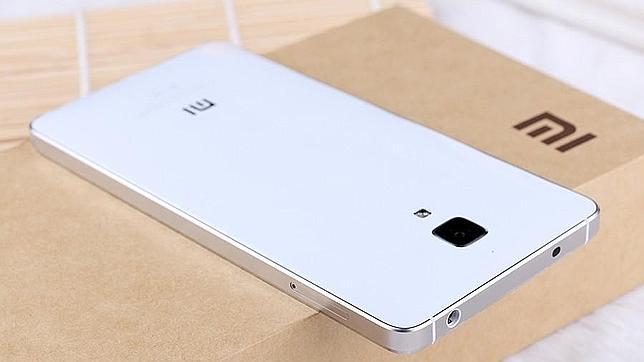 En la imagen un Xiaomi Mi4, el último smartphone de la empresa