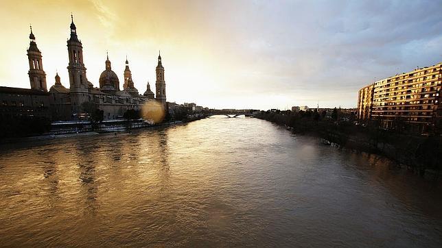 Aspecto que ya presenta el Ebro a su paso por Zaragoza