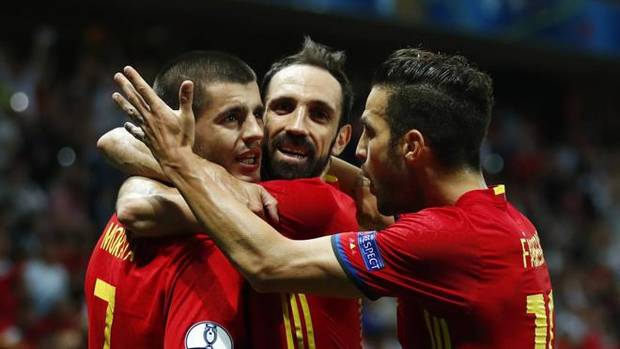 España celebra el segundo tanto ante TurquÃa