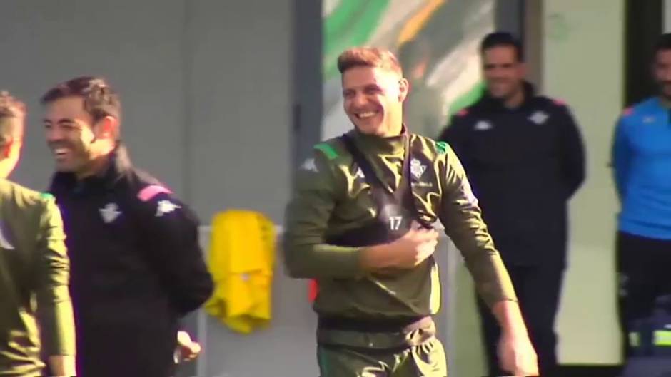 Visita de Luis Eduardo Schmidt en el entrenamiento del Betis