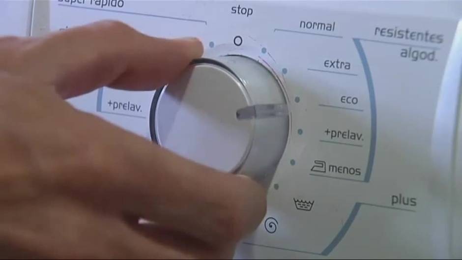 El Gobierno aprueba dos proyectos de ley para abaratar el recibo de la luz