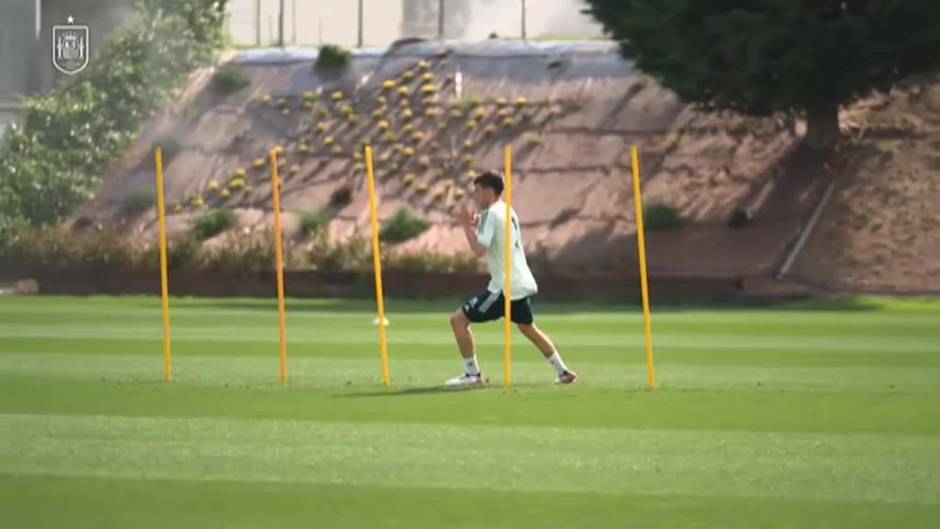 La selecci&oacute;n se entrena por turnos y de forma individual