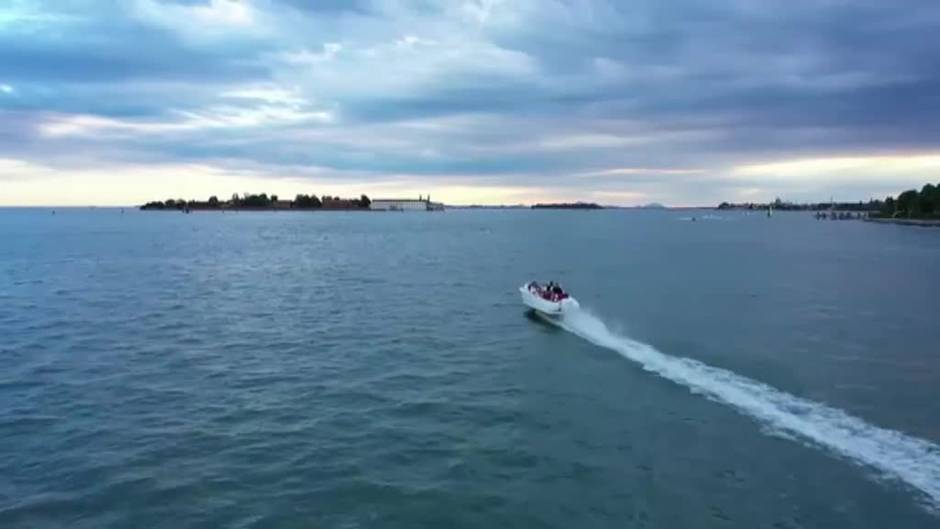 Barcas el&eacute;ctricas para proteger el patrimonio arquitect&oacute;nico en Venecia