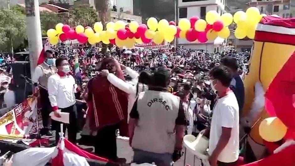 Castillo desbanca a Fujimori en Per&uacute; con el 94% escrutado