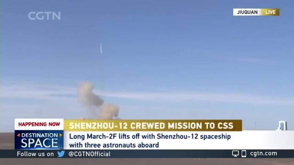 Los tres primeros astronautas llegan a la estaci&oacute;n espacial china