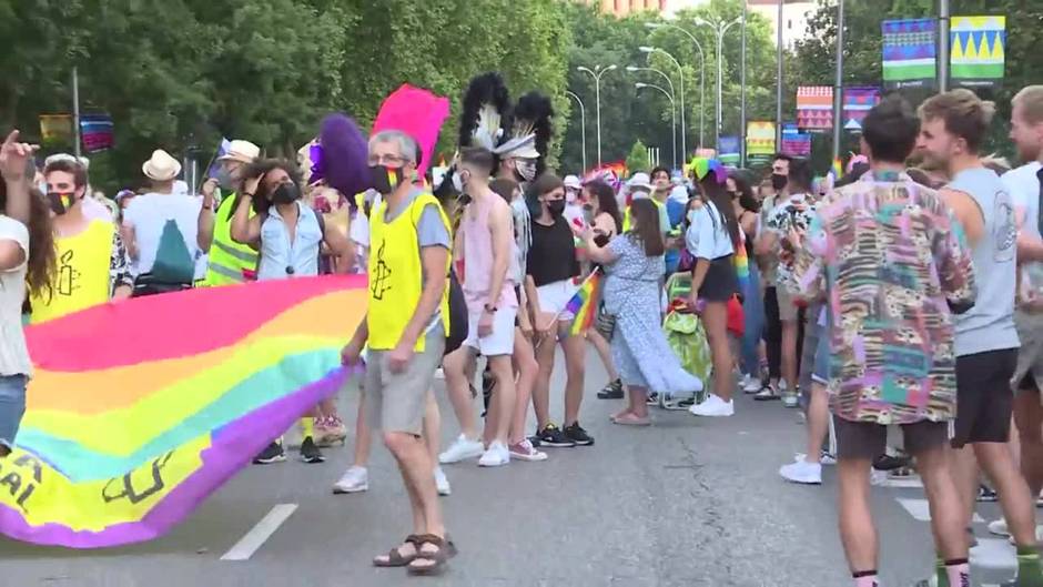 Miles de personas se manifiestan en Madrid por el Orgullo con una ...