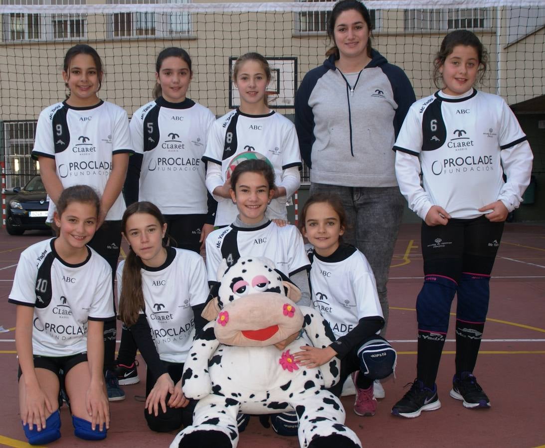 Claret A. Arriba: Arancha (9), Marta (5), Rocío (8), Alicia (E ), Alejandra (6). Abajo: Celia (10), María (7), Olga (4), Carlota (2)