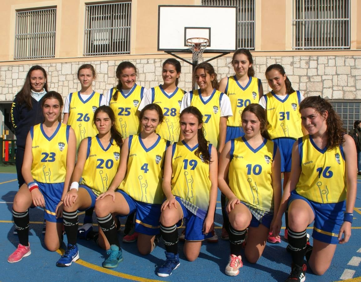Ntra. Sra. Maravillas. Arriba: Irene (E ), Lucía G. (26), Lucía C. (25), Inés (28), Teresa (27), Marina (30), María L. (31). Abajo: Elena (23), Leticia (20), María O. (4), Carmen (19), Cristina (10), Irene (16).