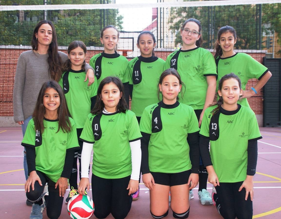 Ntra. Sra. Pilar. Arriba: Bea (E ), SofÃa (1), Paula (2), Salma (11), Julia (12), Marta (15). Abajo: Celia (14), Katia (10), SofÃa D. (4), RocÃo (13)