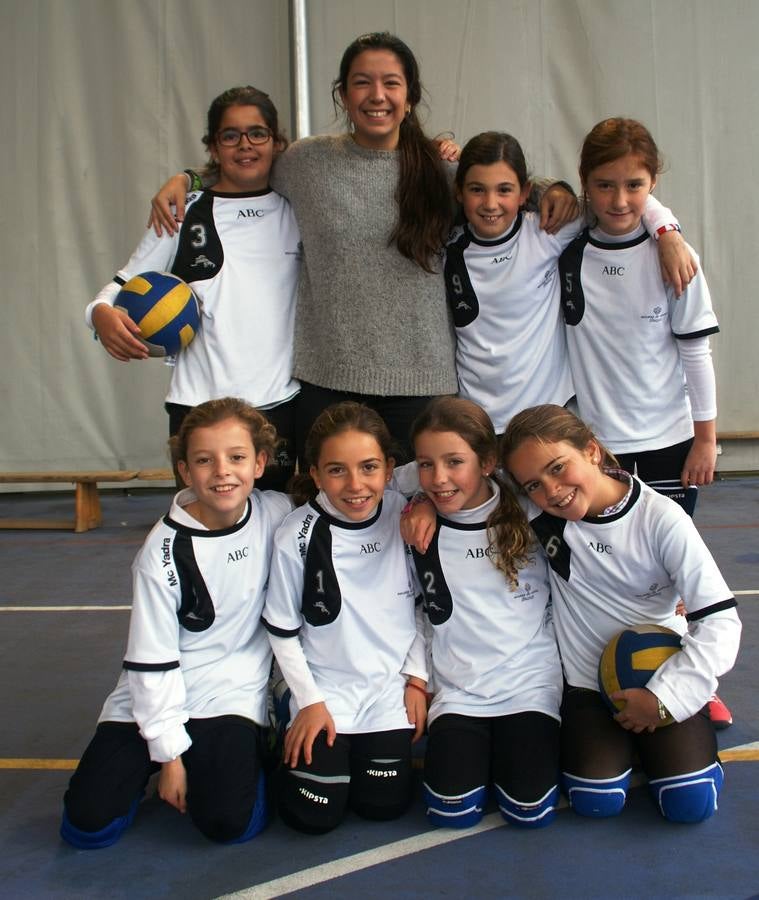 Santa María del Pilar C. Arriba: Inés (3), Patricia (E ), Ana M. (9), María (5). Abajo: Gabriela (4), Raquel (1), Natalia (2) y Carlota.