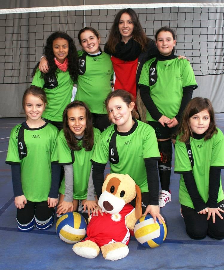 La Salle San Rafael. Arriba: Alejandra (10), Celia (13), Carmen (E), Sara (12). Abajo: Gadea (3), Jimena (8), Laura (6) y Júlia (9).