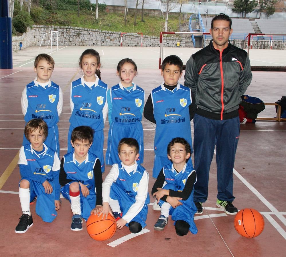 Miramadrid. Arriba de izquierda a derecha: Marco, LucÃa, MarÃa, Guillermo y Javier (entrenador). Debajo de izquierda a derecha: Javier, VÃctor Moreno, VÃctor Agar y Rodrigo