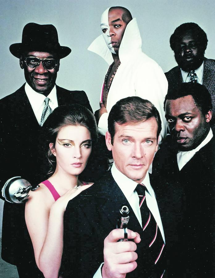 En Imagenes La Vida De Roger Moore El Tercer Actor Que Encarno A James Bond