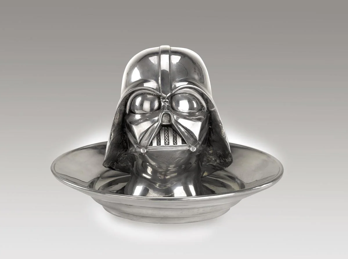 desinfectar en términos de Basura El casco de soldado imperial de 180.000 euros y otras reliquias de Star Wars  a la venta
