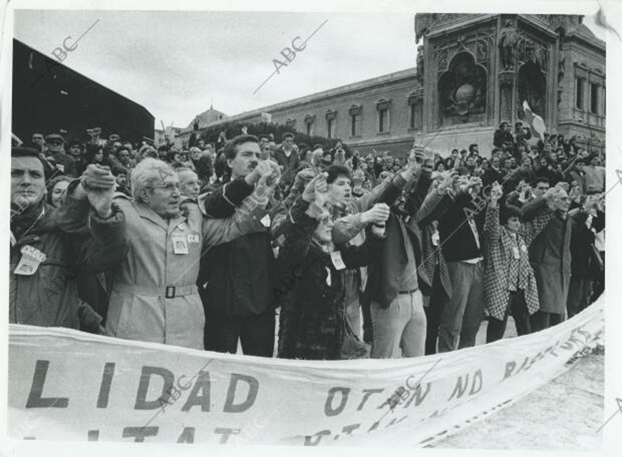 Mitin festival en el que políticos y artistas pidieron el «no» en el referéndum del día 12